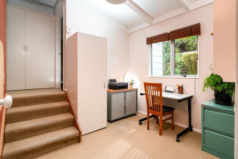 Photo of property in 12 Fiona Grove, Karori, Wellington, 6012