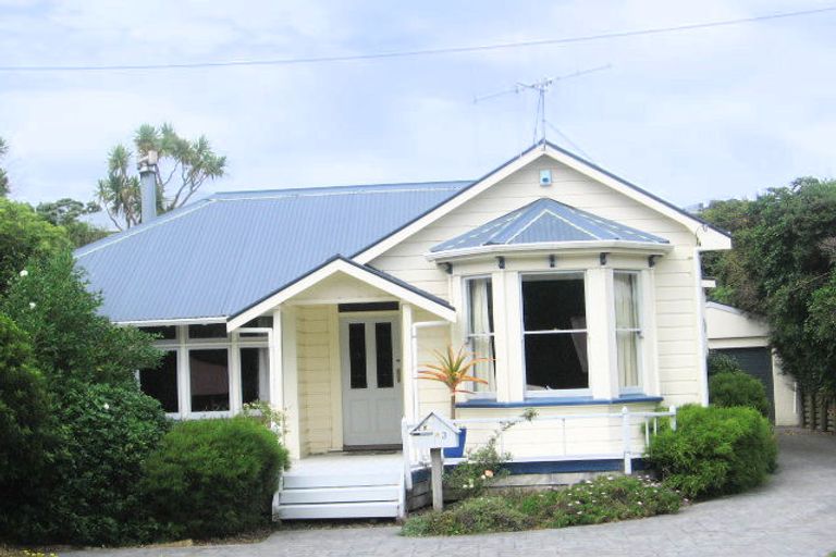 Photo of property in 3 Albemarle Road, Northland, Wellington, 6012