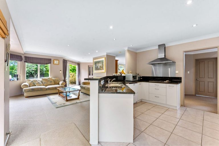 Photo of property in 12 Stonedge Lane, Rosedale, Auckland, 0632