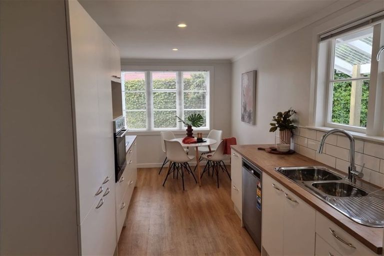 Photo of property in 30 Goldsmith Crescent, Levin, 5510