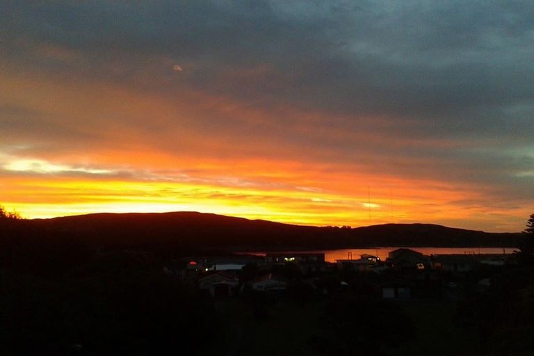 Photo of property in 33 Acheron Road, Paremata, Porirua, 5026