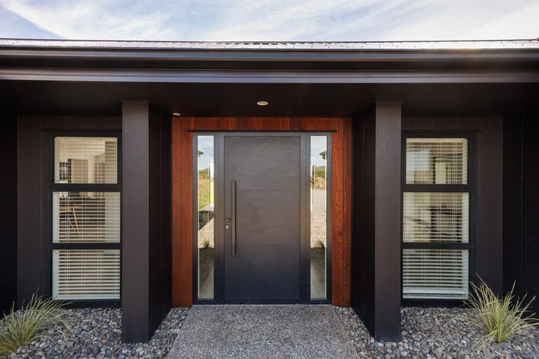 Photo of property in 2 Mataki Lane, Halcombe, 4779