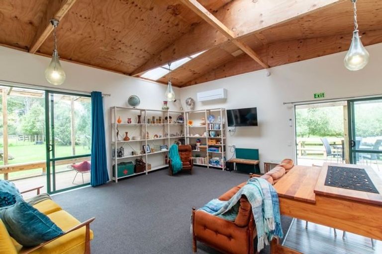 Photo of property in 301 Riverhead Road, Riverhead, Kumeu, 0892