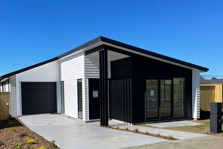 Photo of property in 1 Arohanui Road, Karaka, 2124