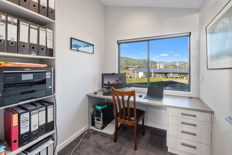 Photo of property in 48 Ferndale Drive, Waikanae, 5036