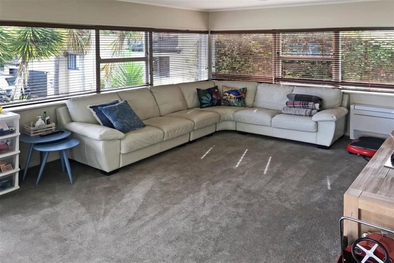 Photo of property in 1/24a Dallinghoe Crescent, Milford, Auckland, 0620