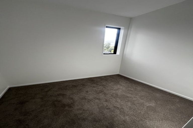 Photo of property in 7/233 Great North Road, Henderson, Auckland, 0612