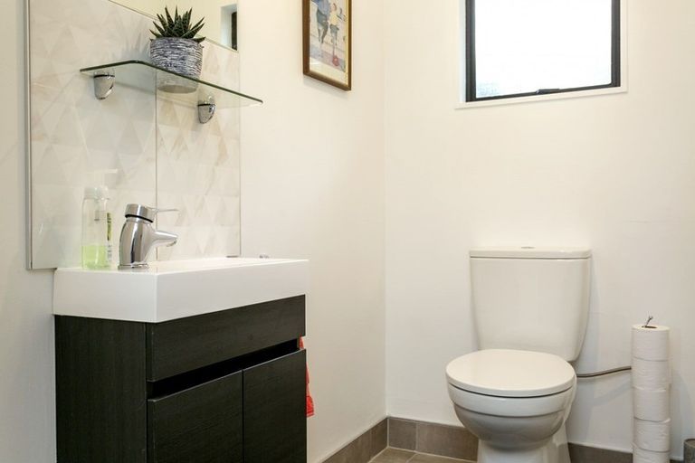 Photo of property in 2/10 Te Hepera Street, Waipahihi, Taupo, 3330