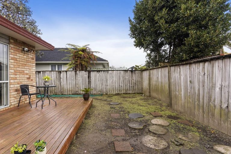 Photo of property in 19c Beach Road, Te Atatu Peninsula, Auckland, 0610