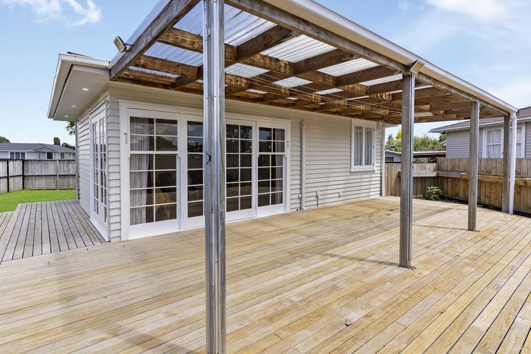 Photo of property in 1/1 Cooper Place, Papakura, 2110