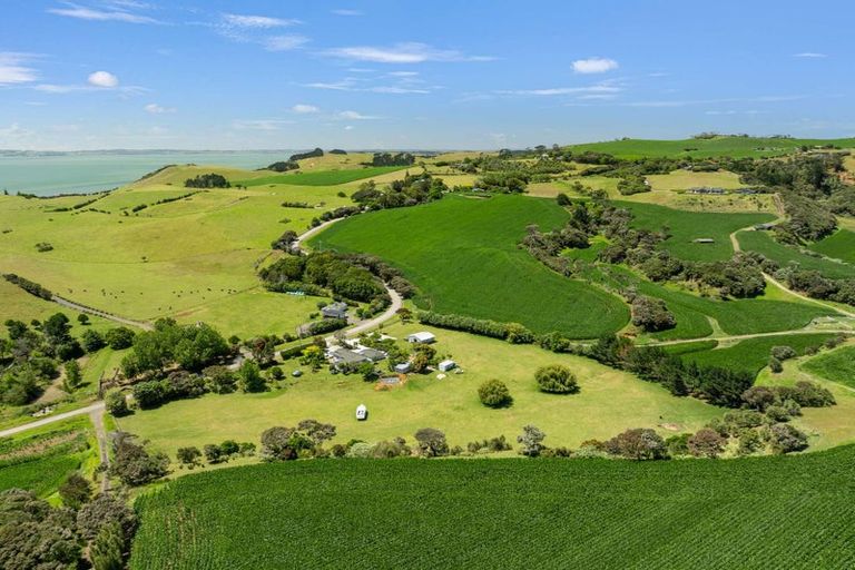 Photo of property in 3265 South Head Road, South Head, Helensville, 0874