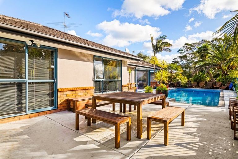 Photo of property in 14 Monkton Close, Greenhithe, Auckland, 0632