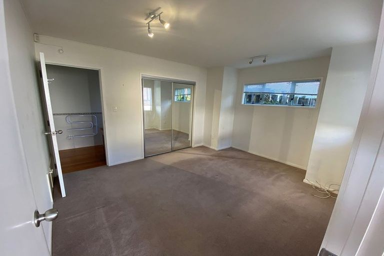 Photo of property in 3/17 Commodore Parry Road, Castor Bay, Auckland, 0620