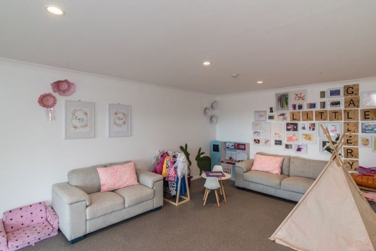 Photo of property in 62 Kakariki Grove, Waikanae, 5036