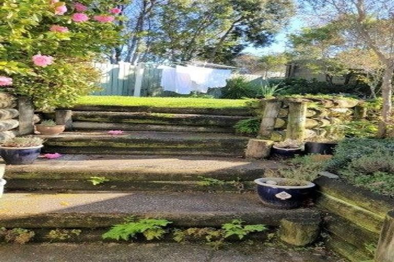 Photo of property in 18 Woolwich Close, Whitby, Porirua, 5024