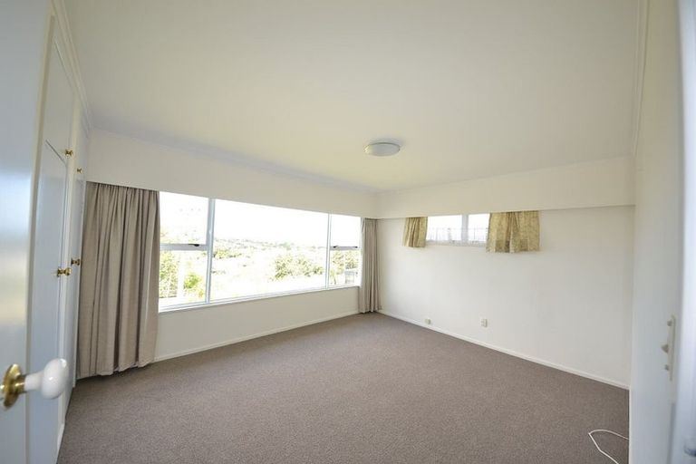 Photo of property in 27 Chivalry Road, Glenfield, Auckland, 0629
