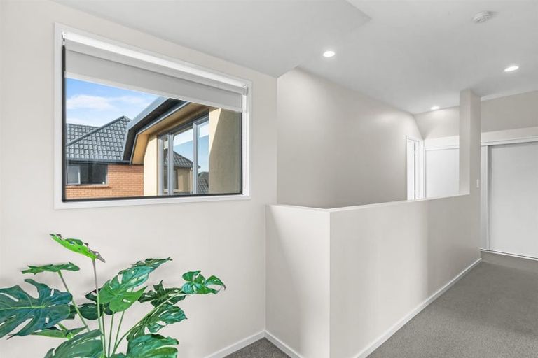 Photo of property in 32 Berkshire Drive, Avonhead, Christchurch, 8042