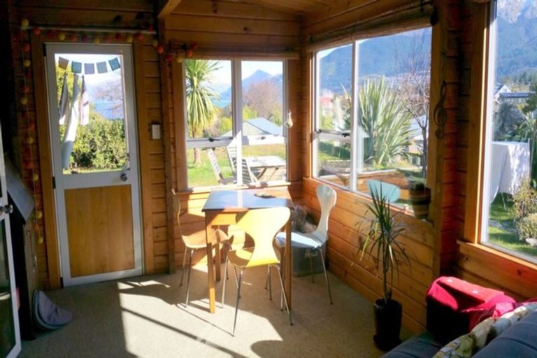 Photo of property in 2 Cypress Court, Kelvin Heights, Queenstown, 9300