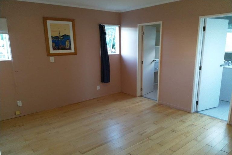 Photo of property in 2/61 Greenslade Crescent, Northcote, Auckland, 0627