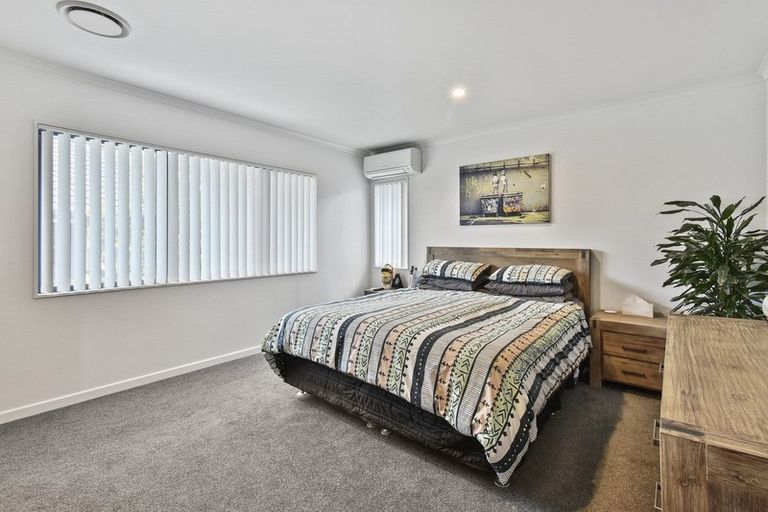 Photo of property in 16 Pat O'connor Place, Manurewa, Auckland, 2105