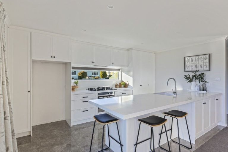 Photo of property in 1 Howe Place, Upper Vogeltown, New Plymouth, 4310