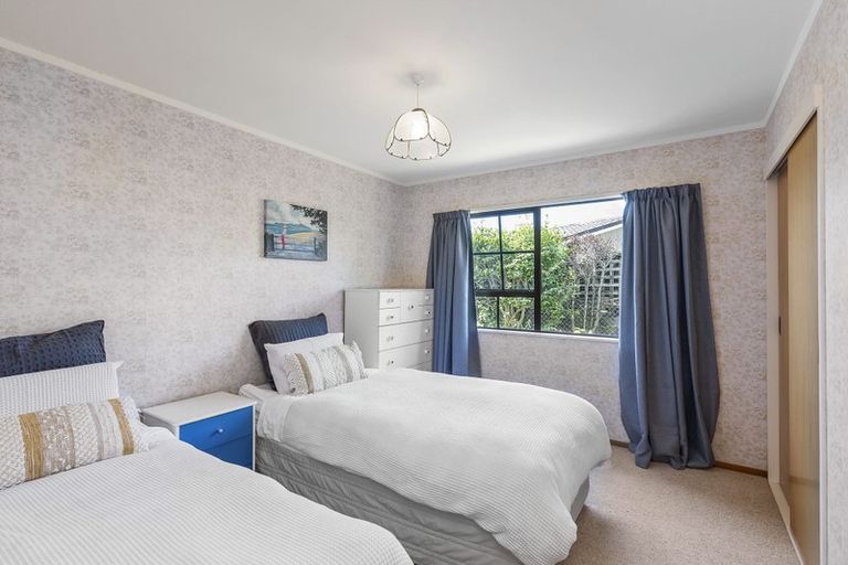 Photo of property in 14 Hastings Street, Waikanae Beach, Waikanae, 5036