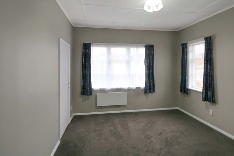 Photo of property in 28 Hall Crescent, Epuni, Lower Hutt, 5011