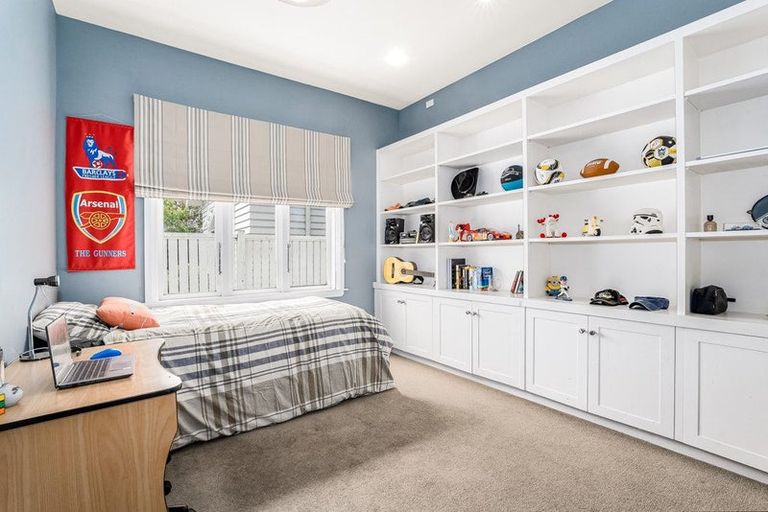 Photo of property in 61 Oroua Street, Eastbourne, Lower Hutt, 5013