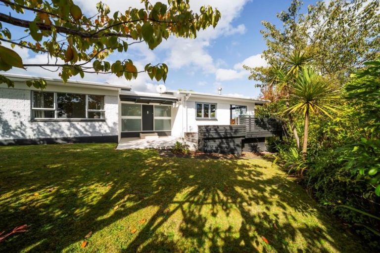 Photo of property in 5 Montana Place, Merrilands, New Plymouth, 4312