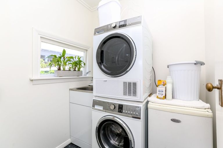 Photo of property in 81 Paynters Avenue, Strandon, New Plymouth, 4312