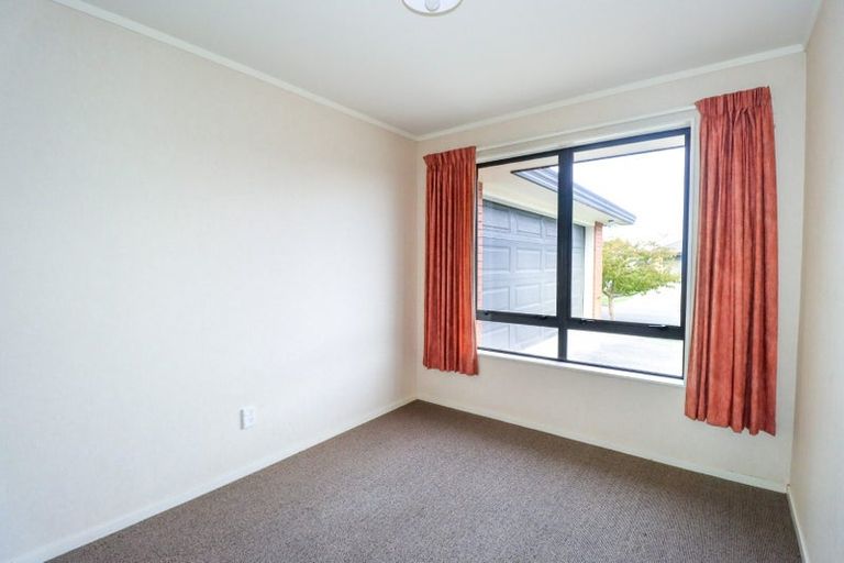 Photo of property in 17 Meridian Grove, Kelvin Grove, Palmerston North, 4414