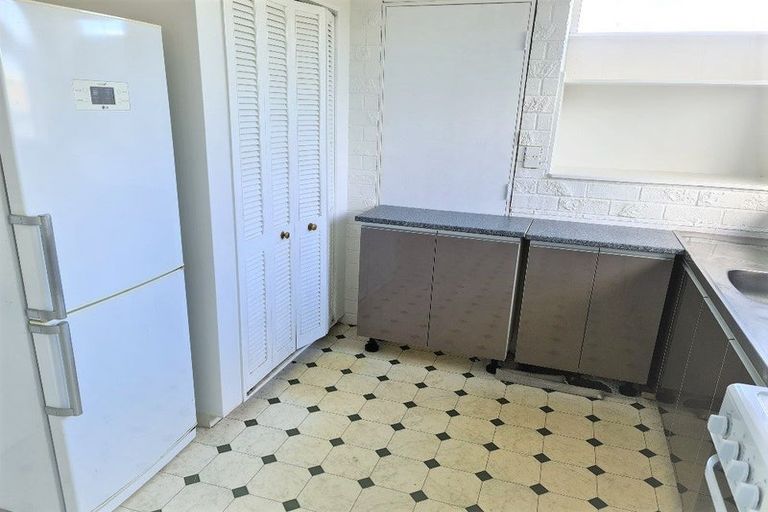 Photo of property in 1 Rogan Street, Mount Roskill, Auckland, 1041