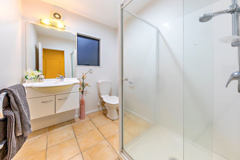 Photo of property in 5o Dryden Place, Mount Wellington, Auckland, 1051