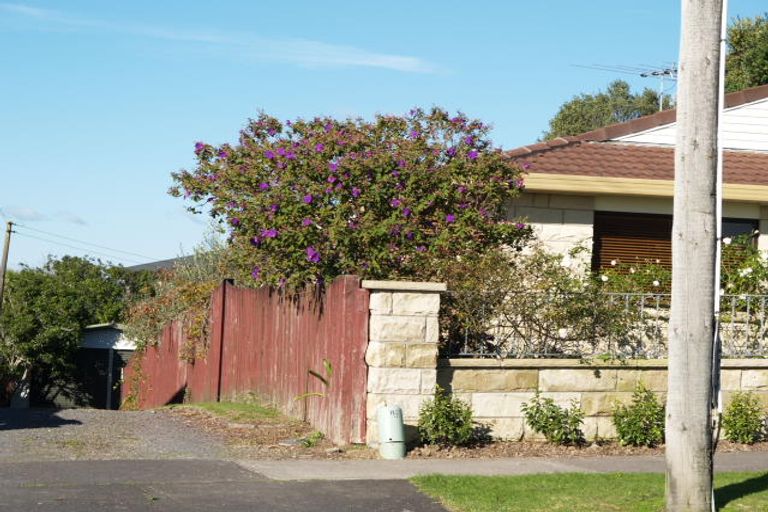 Photo of property in 1/109 Litten Road, Cockle Bay, Auckland, 2014