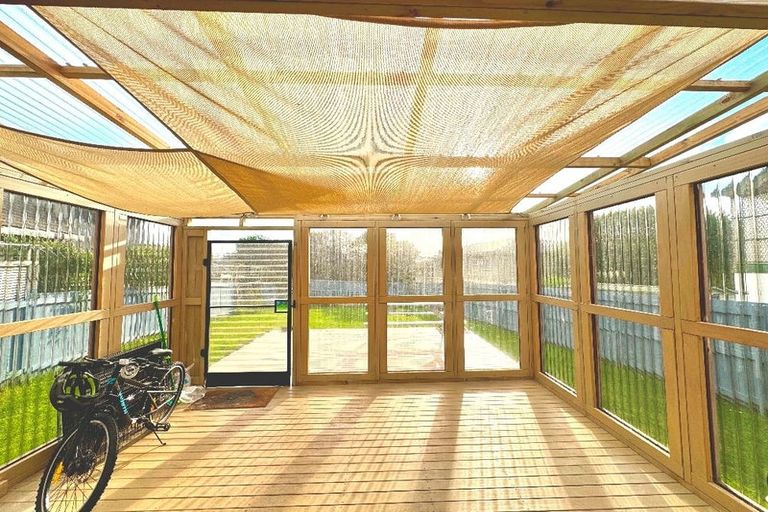 Photo of property in 2/102 Lynwood Road, New Lynn, Auckland, 0600