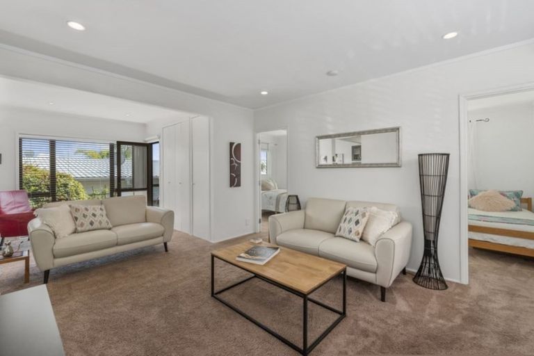 Photo of property in 2/17 County Road, Torbay, Auckland, 0630