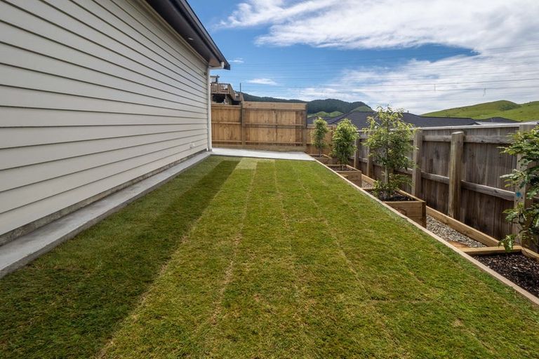 Photo of property in 165 Amesbury Drive, Churton Park, Wellington, 6037