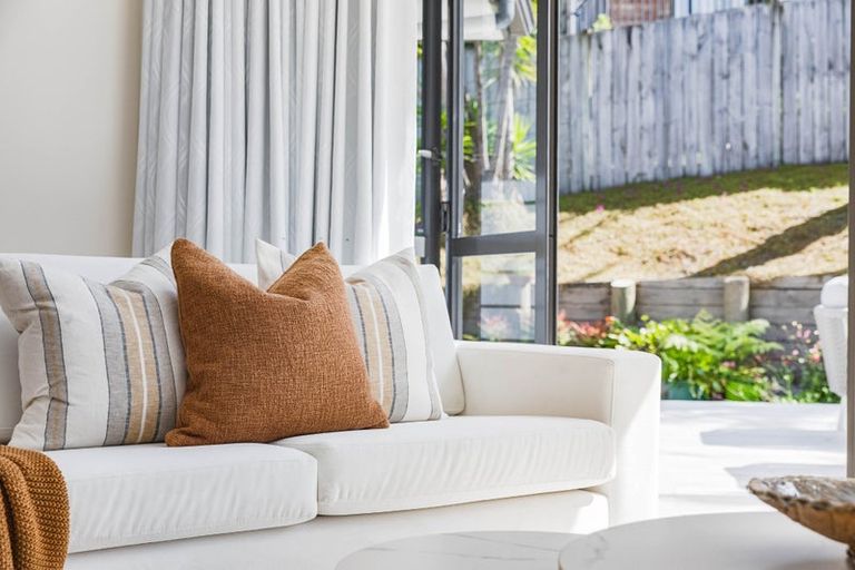 Photo of property in 22 Ballymore Drive, Pinehill, Auckland, 0632