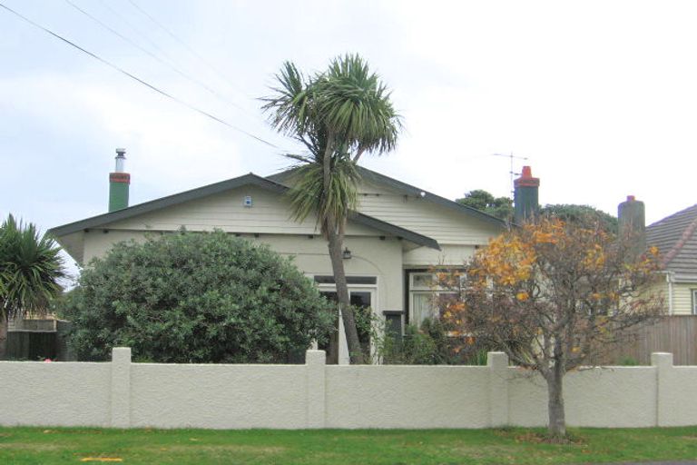 Photo of property in 11 Pirie Crescent, Moera, Lower Hutt, 5010