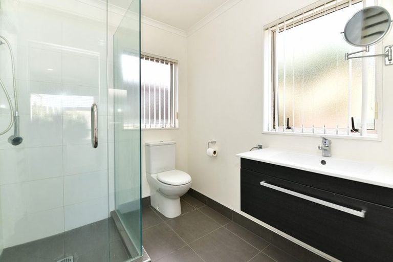 Photo of property in 110 Lakeside Drive, Orewa, 0931