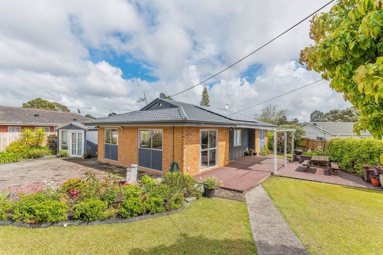 Photo of property in 140 Colwill Road, Massey, Auckland, 0614