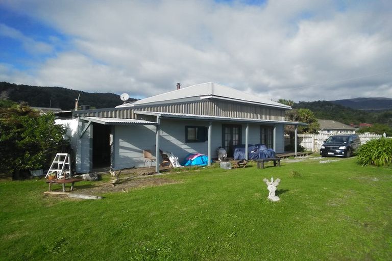 Photo of property in 3 Corbett Street, Hector, 7822
