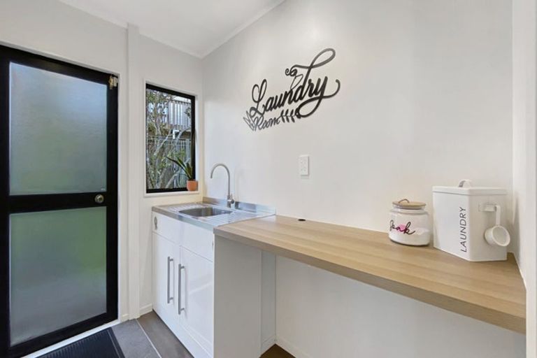 Photo of property in 23 Ian Sage Avenue, Torbay, Auckland, 0630