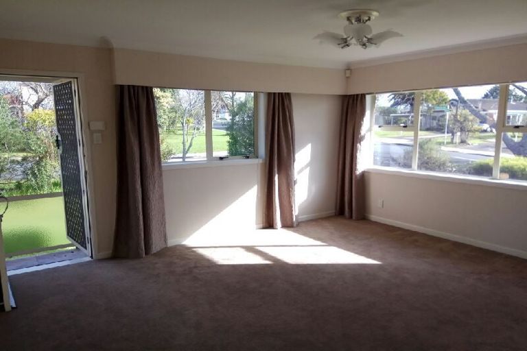 Photo of property in 1/31 Matuhi Rise, Henderson, Auckland, 0612