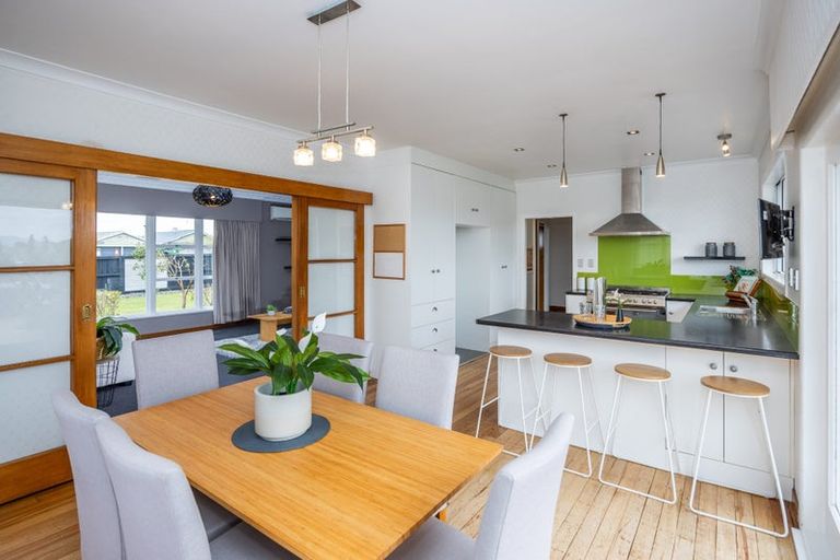 Photo of property in 58 Forest Lake Road, Forest Lake, Hamilton, 3200