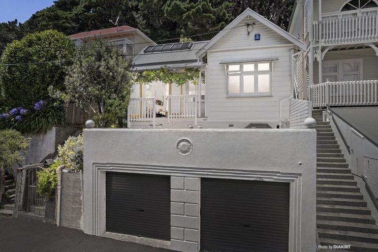 Photo of property in 19 Scarborough Terrace, Mount Victoria, Wellington, 6011