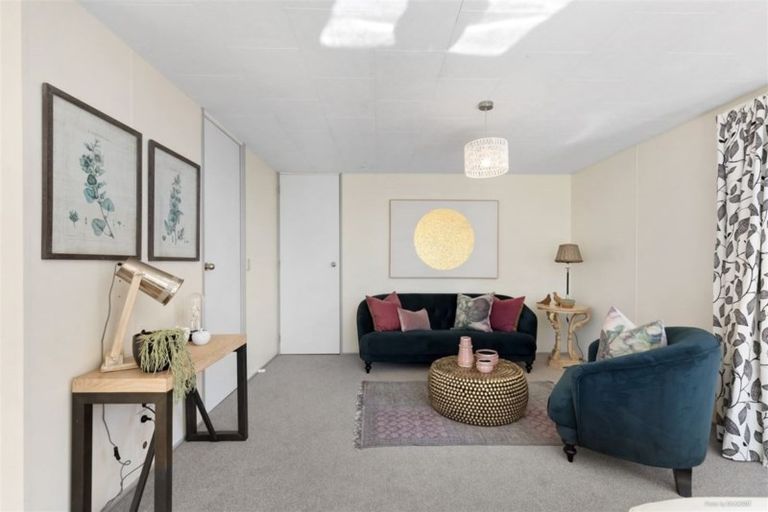 Photo of property in 9 Exeter Place, Unsworth Heights, Auckland, 0632