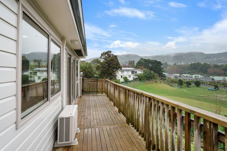 Photo of property in 44a Taylor Terrace, Tawa, Wellington, 5028