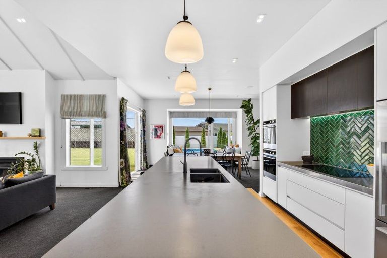 Photo of property in 27 Neeve Road, Taradale, Napier, 4112