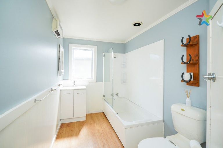 Photo of property in 30 Kilmarnock Street, Wallacetown, 9816